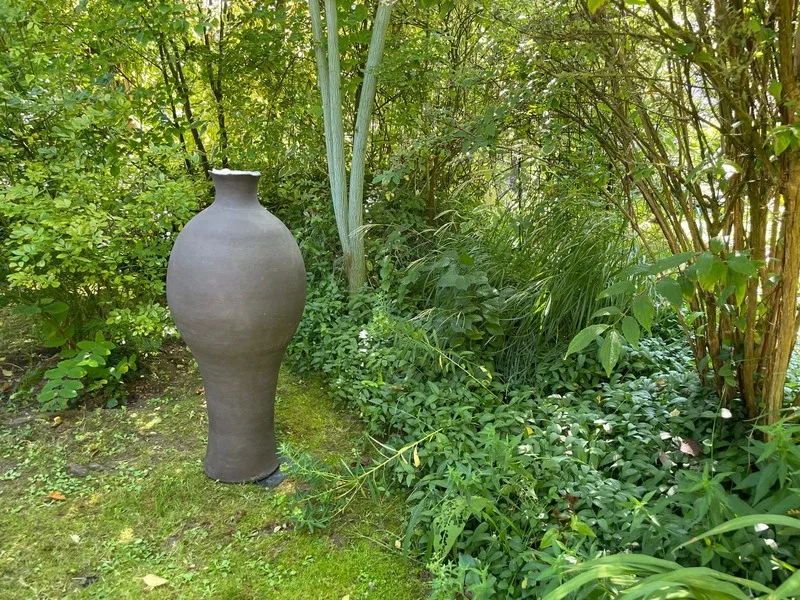 Femina II, silhouette élancée en terre sombre